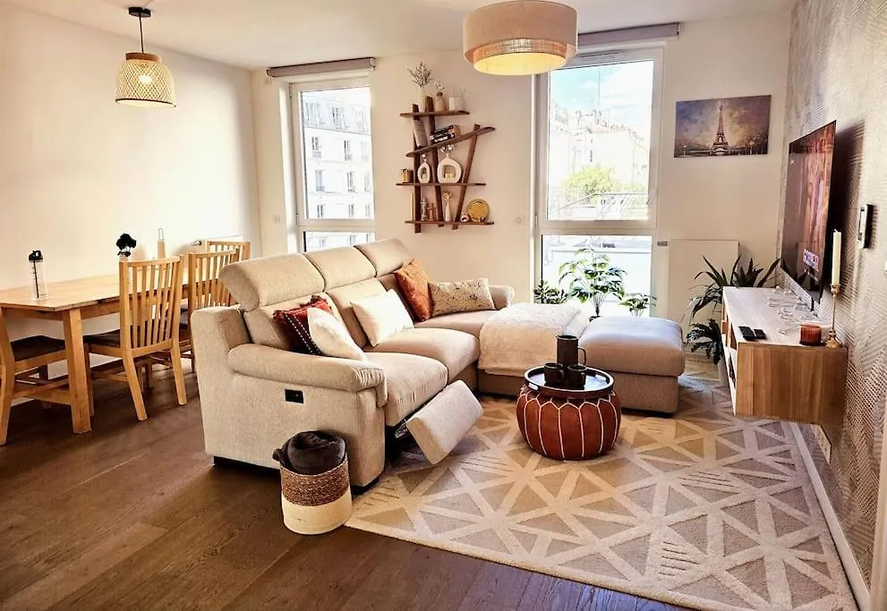 Chic Appartement En Plein Paris contacts